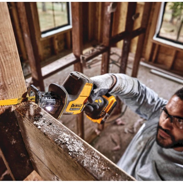 Фото - Пила шабельна DeWALT 18В XR Li-lon (DCS369NT)