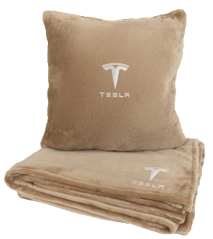 Купити Набір плед + подушка в авто EVAtech M для Tesla бежеві MBLMPSMIV040 - Фото 1 Набір плед + подушка в авто EVAtech M для Tesla бежеві MBLMPSMIV040 - Фото 1