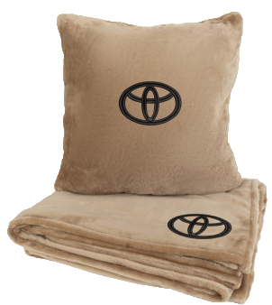 Купити Набір плед + подушка в авто EVAtech M для Toyota бежеві MBLMPSMIV119 - Фото 1 Набір плед + подушка в авто EVAtech M для Toyota бежеві MBLMPSMIV119 - Фото 1