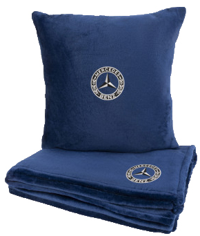 Купити Набір плед + подушка в авто EVAtech M для Mercedes-Benz сині MBLMPSMLV017 - Фото 1 Набір плед + подушка в авто EVAtech M для Mercedes-Benz сині MBLMPSMLV017 - Фото 1