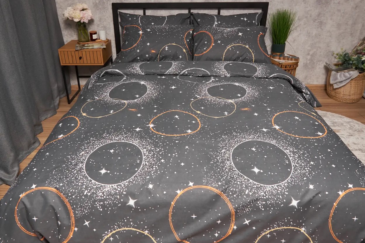 Купить Комплект постельного белья Moon&Star Бязь Gold Люкс Cosmic Glow 175х210 нав. 4х70х70 (MS-820005644) - Фото 1 Комплект постельного белья Moon&Star Бязь Gold Люкс Cosmic Glow 175х210 нав. 4х70х70 (MS-820005644) - Фото 1