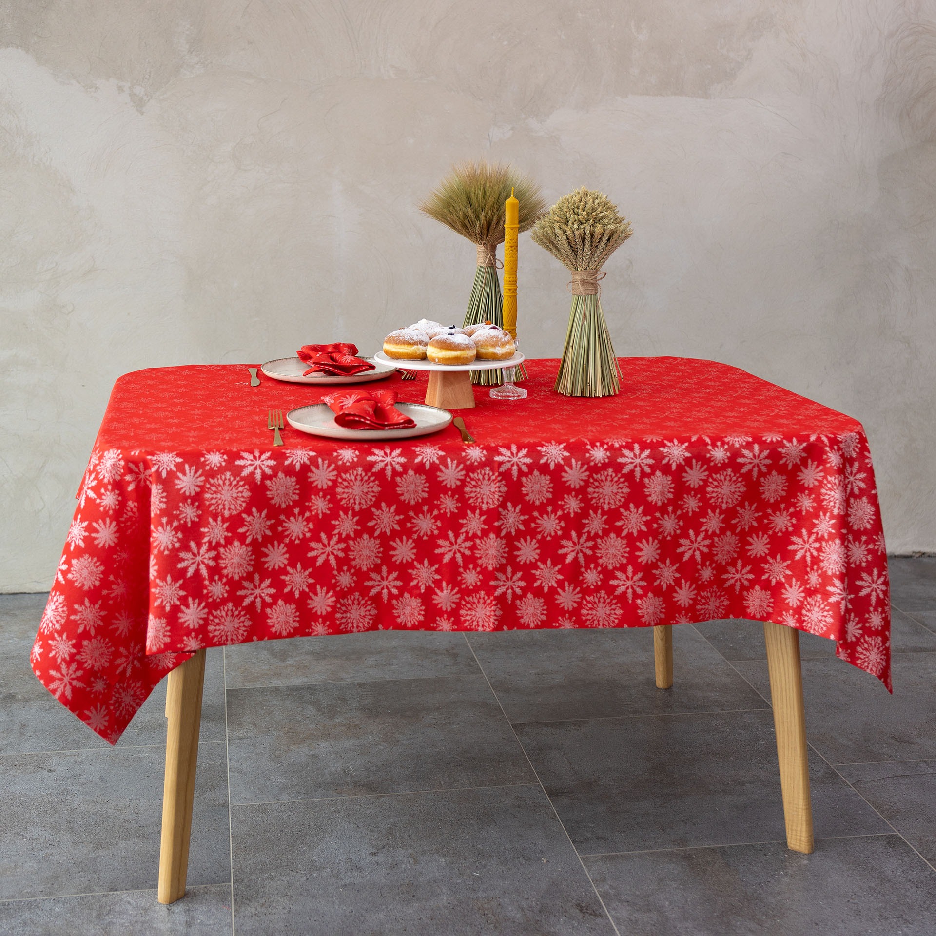 Скатерть прямоугольная Едельвіка Снежинки 180х145 см Червона (247-23/00) - Фото 1