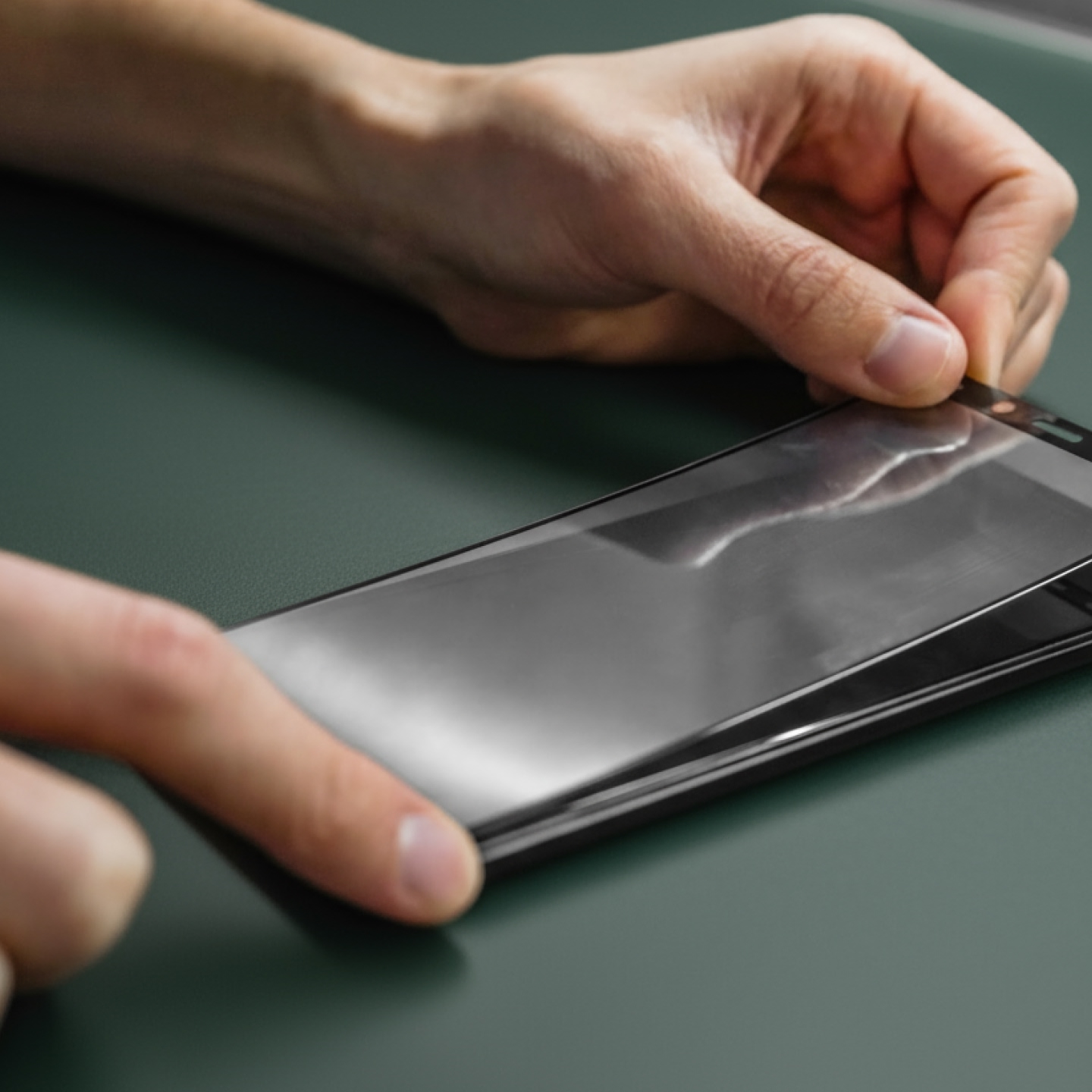 Купить Поклейка защитного стекла - Фото 1 Поклейка защитного стекла - Фото 1