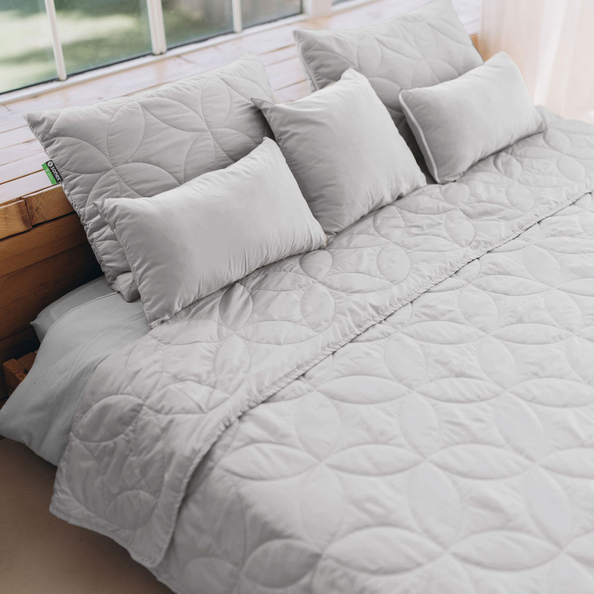 Купити Набір покривало + наволочки євро Sonex Hawaii двостороннє 220х240 + 50х70 см 2 шт. Світло-сіре (SO102526) - Фото 1 Набір покривало + наволочки євро Sonex Hawaii двостороннє 220х240 + 50х70 см 2 шт. Світло-сіре (SO102526) - Фото 1