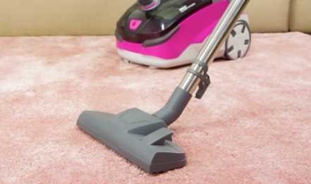 Якісне прибирання килимових і гладких підлогових покриттів насадкою килим/підлога, що перемикається.