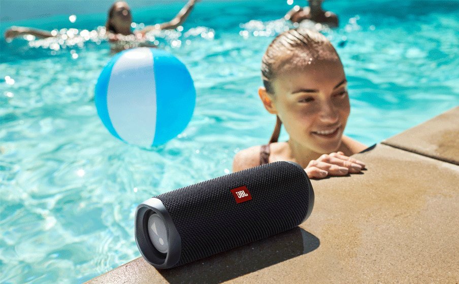 Портативная акустика JBL Flip 5 Black (JBLFLIP5BLK) - Фото 3 - интернет-магазин Comfy Портативная акустика JBL Flip 5 Black (JBLFLIP5BLK) - Фото 3