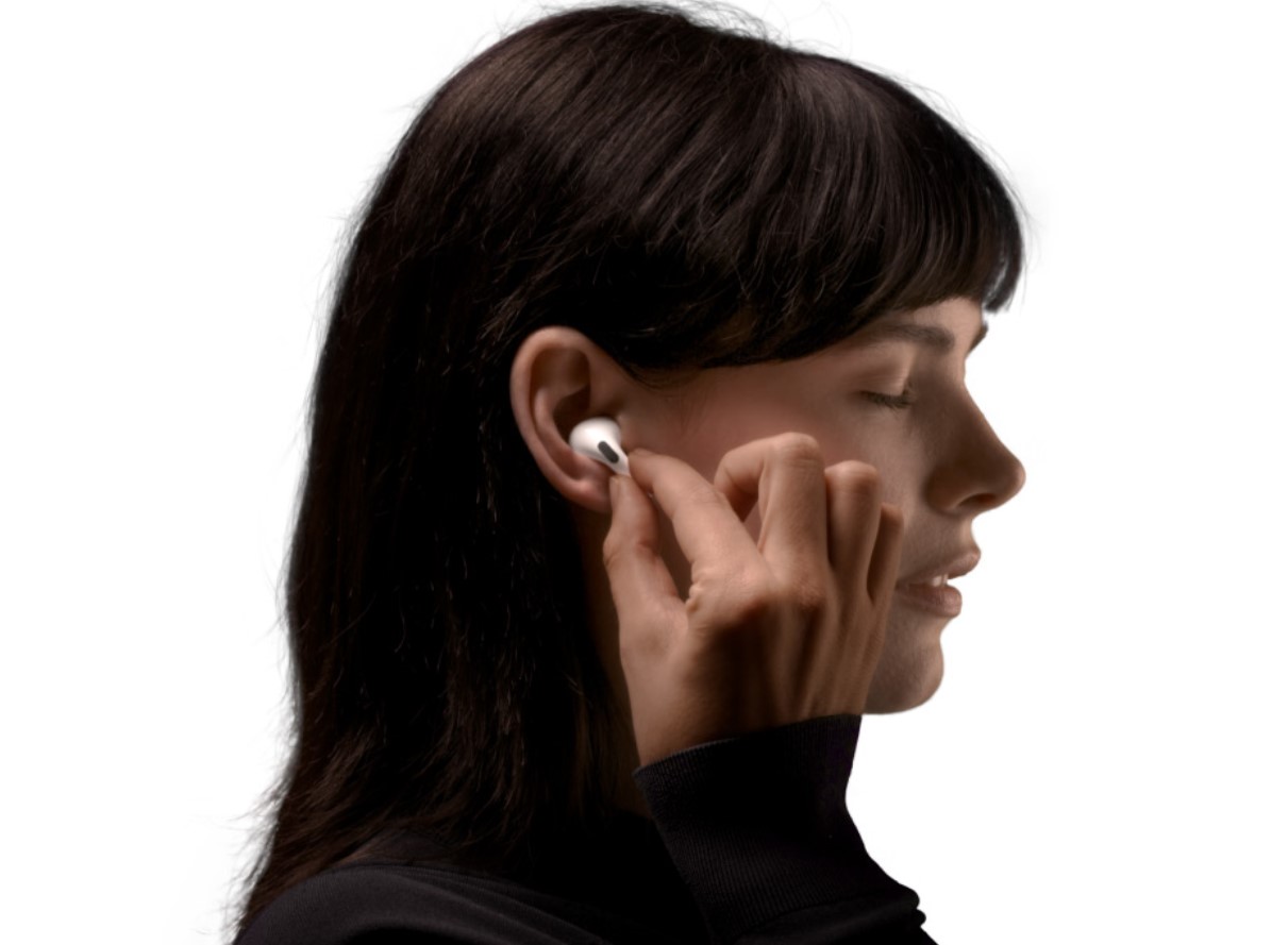 Синхронный перевод в AirPods Синхронный перевод в AirPods фото