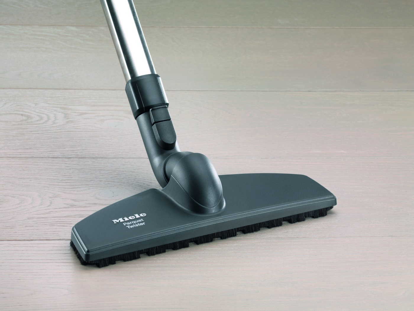 Пылесос для сухой уборки без мешка Miele SKCF3 Blizzard CX1 синий техно (parquet) - 12 Фото Пылесос для сухой уборки без мешка Miele SKCF3 Blizzard CX1 синий техно (parquet) - 12