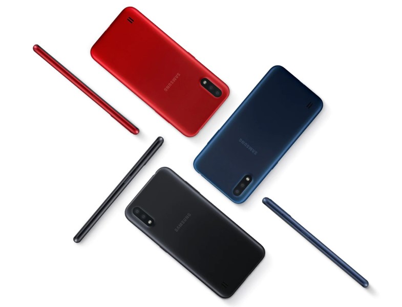 Смартфон Samsung Galaxy A01 2/16Gb Black (SM-A015FZKDSEK) - Фото 1 - интернет-магазин Comfy Смартфон Samsung Galaxy A01 2/16Gb Black (SM-A015FZKDSEK) - Фото 1