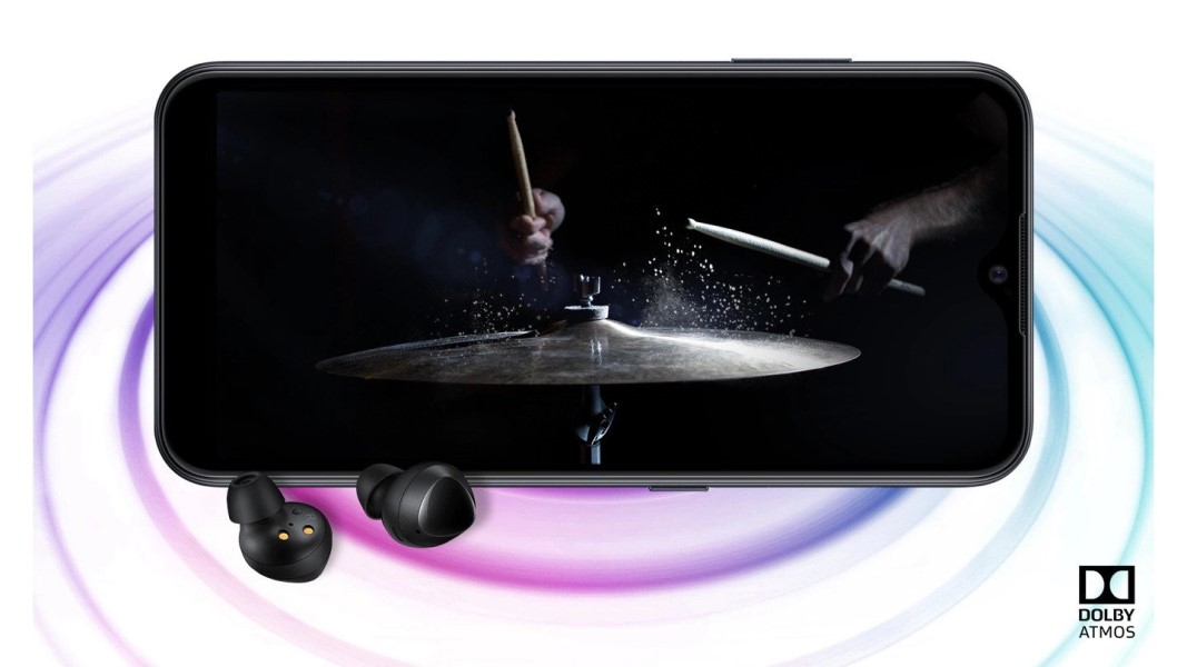 Смартфон Samsung Galaxy A01 2/16Gb Black (SM-A015FZKDSEK) - Фото 3 - интернет-магазин Comfy Смартфон Samsung Galaxy A01 2/16Gb Black (SM-A015FZKDSEK) - Фото 3
