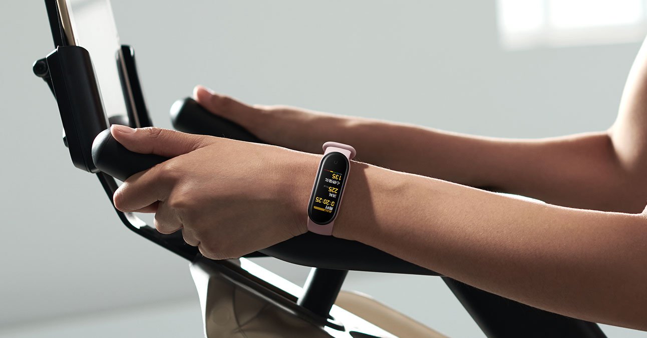 Фитнес-браслет Xiaomi Mi Band 5 Black — Фото 10 — интернет-магазин COMFY Фитнес-браслет Xiaomi Mi Band 5 Black — Фото 10