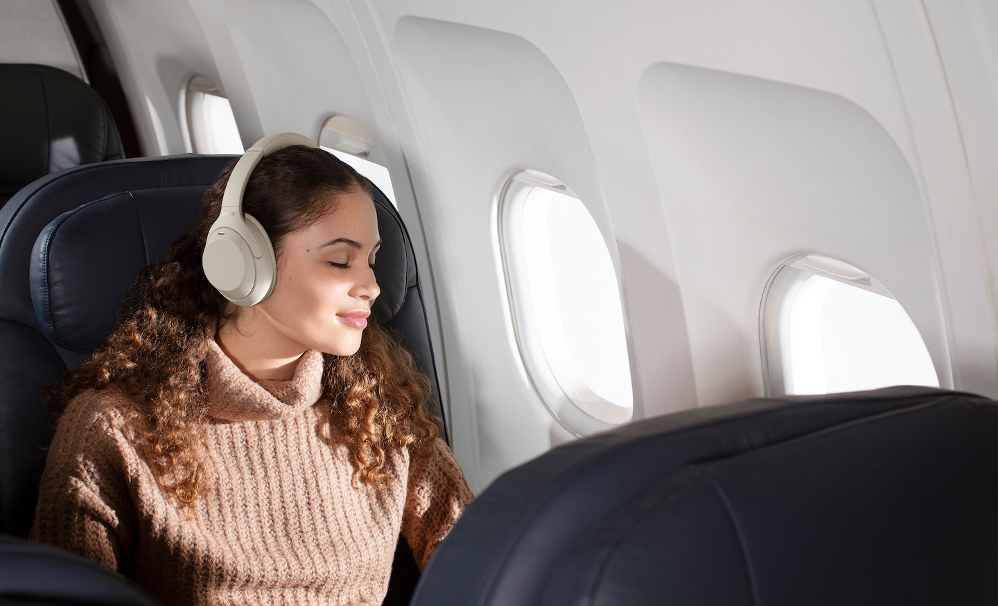 Наушники полноразмерные беспроводные Sony WH-1000XM4 Platinum Silver - 3 Фото Наушники полноразмерные беспроводные Sony WH-1000XM4 Platinum Silver - 3