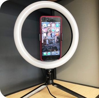 Набор для блогера Lovely Stream Кольцевая LED лампа 12'' c триногой (31020) - 4 Фото Набор для блогера Lovely Stream Кольцевая LED лампа 12'' c триногой (31020) - 4
