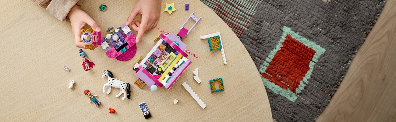Конструктор LEGO Friends Волшебный фургон (41688) - 6 Фото Конструктор LEGO Friends Волшебный фургон (41688) - 6