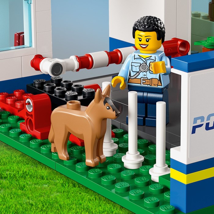 Конструктор LEGO City Полицейский участок (60316)
- 5 Фото Конструктор LEGO City Полицейский участок (60316)
- 5
