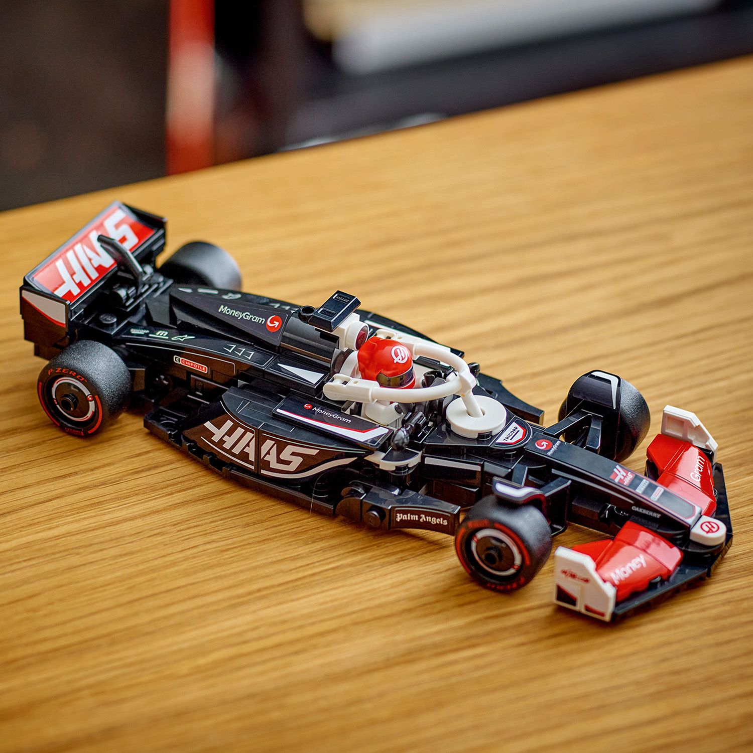 Автомобіль F1® для гри й демонстрування